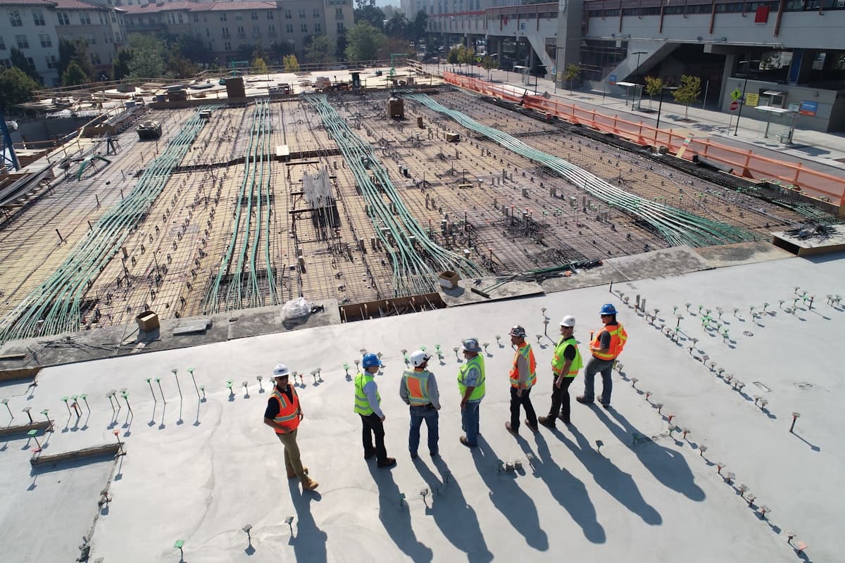ATLAS BAU Team auf einer Baustelle – Bauprojekt in der Umsetzung