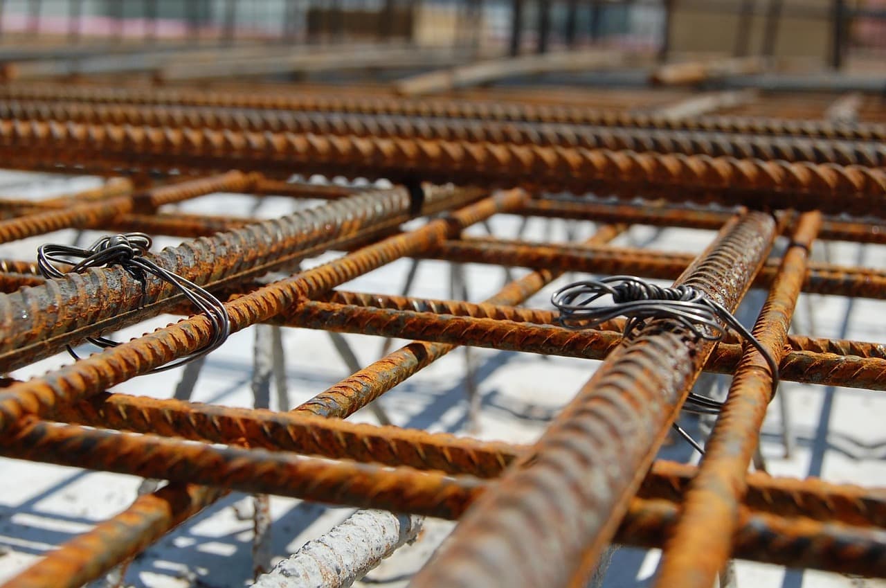 Qualität & Präzision bei ATLAS BAU – Bewehrungsstahl auf der Baustelle